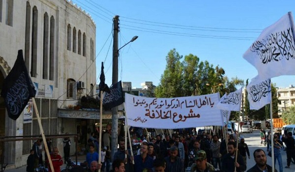 المرصد السوري لحقوق الإنسان مطالبين بـ عودة الخلاقة الإسلامية العشرات من أنصار حزب التحرير الإسلامي يتظاهرون قرب الحدود السورية مع لواء اسكندرون شمالي إدلب
