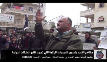 Wilaya Syrien: Demonstration in Dana um die türkische Patrouille zu denunzieren, welche die internationalen Straßen zu öffnen versucht!