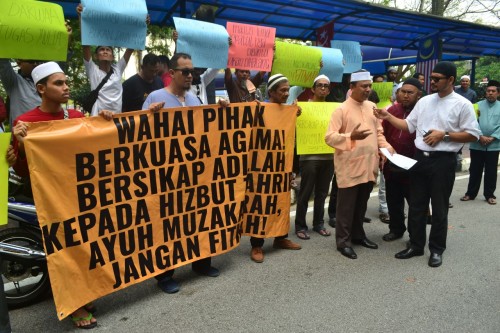 Malezya: Hizb-ut Tahrir, Selangor Diyanet İşleri Başkanlığı (JAİS)’e bir nota iletti.