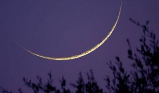 بداية شهر رمضان ونهايته تكون برؤية الهلال ولا يصحّ اعتماد الحسابات الفلكية بديلا عنها