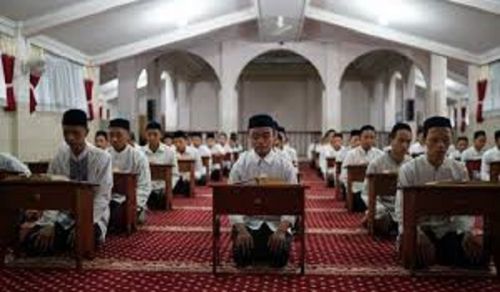 The Graduation of Thousands of Hufaz Quran will not change the condition of the Ummah of Islam unless they become among those working to establish the Khilafah