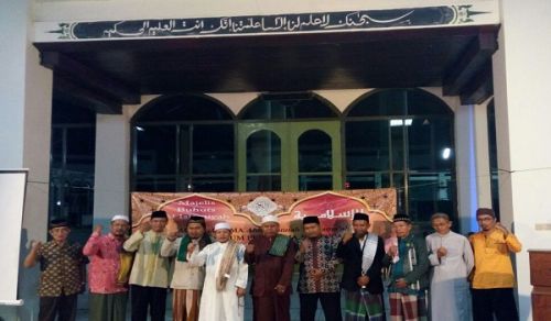 Indonesia: Hizb ut Tahrir with the Ummah&#039;s scholars condemn Ahok governor of Jakarta, who insulted the Quran and the Ulemah