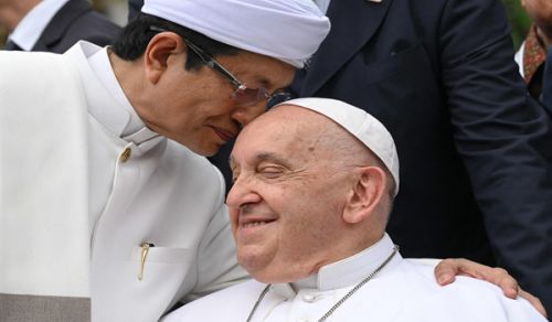 Subtle Apolitical Message from the Pope&#039;s Visit to Indonesia