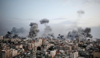 Zionistische Streitkräfte wüten und bombardieren muslimische Städte, während die Armeen der Muslime untätig in ihren Kasernen hocken!