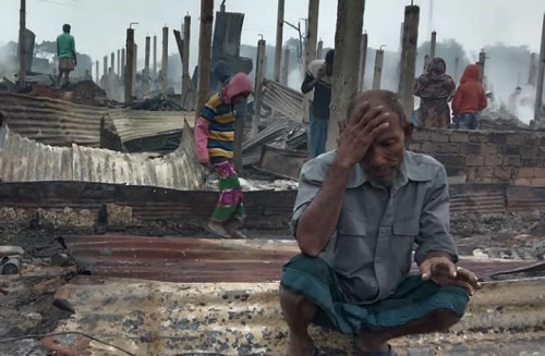 Bangladeş’te Rohingya Mülteci Kampında Çıkan Büyük Yangın, Hasina Hükümetinin İhmalkârlığını ve Gevşekliğini Ortaya Koyuyor
