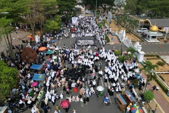 Endonezya: Müslüman Orduları El-Aksa&#039;yı Kurtarmaya Çağırmak için Geniş Çaplı Etkinlikler!